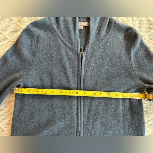Neiman Marcus Women’s 100% Cashmere Zip Up Sweater. Blue size small. - Picture 7 of 12